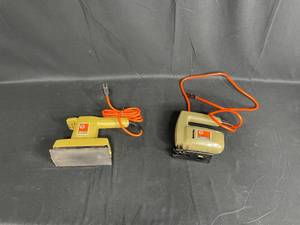 lot 150 image: Black & Decker Power Tool Set - Finishing Sander & Jig Saw