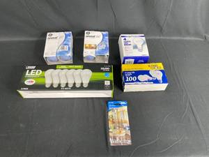 lot 171 image: Lot of 7 Assorted Light Bulbs - Includes LED, Incandescent, and Halogen