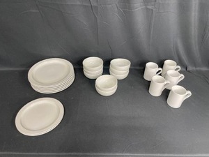 lot 201 image: Set of Dansk Bistro Dinnerware - Plates, Oval Servers, Bowls & Mugs