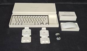 lot 173 image: Apple Magic Mouse & Keyboard with EarPods - Used