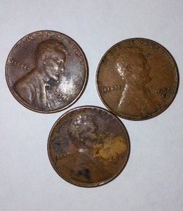 lot 393 image: Lincoln D WHEAT One Cent Penny (3). Years 1946,51,53.
