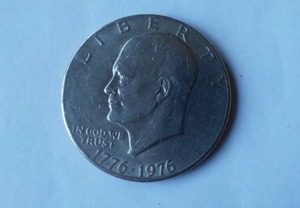 lot 449 image: Eisenhower 1776-1976 Liberty Bell MoonBicentennial One Dollar Coin.
