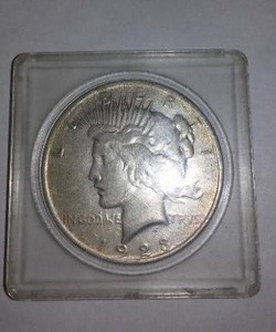 lot 535 image: PEACE Silver Dollar 1923. Coins in a Case.
