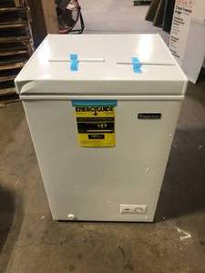 Magic Chef 3.5 cu. ft. Manual Defrost Chest Freezer in White dent present   Customer Returns See Pictures