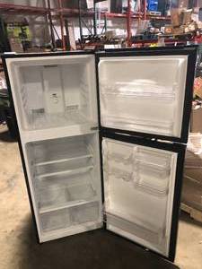 Magic Chef  2-Door Refrigerator   Customer Returns See Pictures
