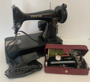 lot 8 image: Singer Co. Spartan Sewing Machine 1940s Works