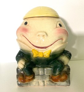 lot 23 image: Vintage Humpty Dumpty Brush McCoy Cookie Jar