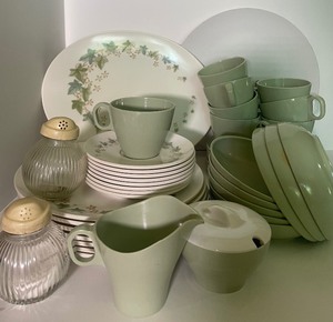 lot 30 image: Bontonware Melmac Melamine Dinnerware Pieces and Hazel Atlas S&P Shaker Set