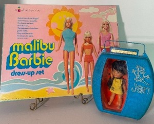 lot 44 image: 1972 Mattel Malibu Barbie Dress-Up Set VGC and 1960s Remco Jan Pocketbook Doll