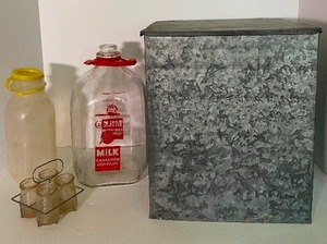 lot 55 image: Vintage Cumberland Case Co. Insulated Milk Box, Cream Bottles, Wire Carry Rack , Glass Bottles