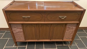 lot 58 image: Vintage Magnavox Console Record Player with Record Storage