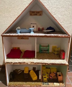 lot 61 image: Vintage Handmade Dolls House and Plastic Doll Furniture 1950-60s