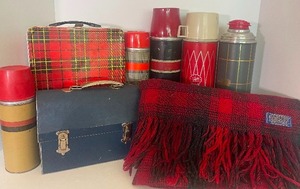 lot 73 image: Vintage Thermos, Lunchbox and Pendleton Blanket Lot