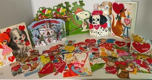 lot 122 image: Large Lot of Vintage Valentines and Christmas Cards