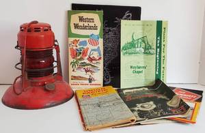 lot 80 image: Antique Dietz No. 40 Traffic Guard Lantern