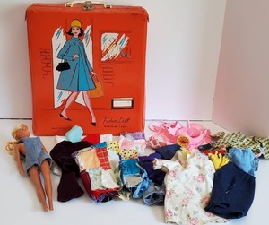 lot 84 image: Vintage Barbie by Mattel and Fashion Doll Carrying Case