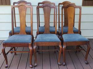 lot 26 image: Set of 6 Wooden Dining Room Chairs with Upholstered Seats