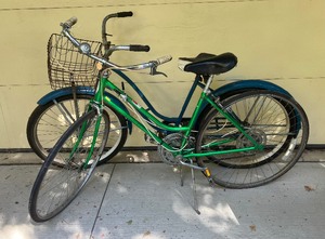 lot 95 image: Pair of Vintage Bicycles Schwinn Caliente and Western Auto Wester Flyer