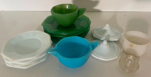 lot 133 image: Vintage Akro Agate Glass Childrens Tea Set Dishes