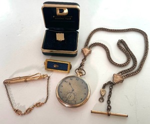 lot 136 image: Vintage Antique Mens Elgin 1917 Pocket Watch, Tie Tack WWII Pin