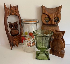 lot 146 image: Retro Wood Carved Owls and Vintage Decor