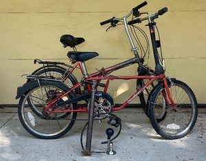 lot 116 image: Pair of Foldable Bicycles Dahon Stowaway Single Speed and Adventurer 12 Speed
