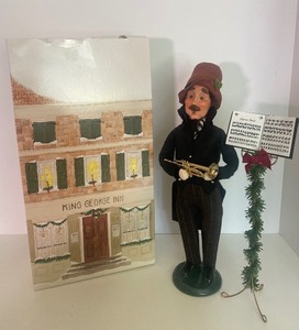 lot 191 image: 1997 Byers Choice LTD Handcraft Caroler and Music Stand with Box