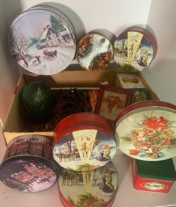 lot 266 image: Vintage Christmas Tins and Lights