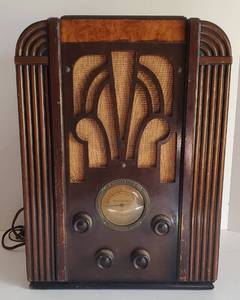 lot 221 image: Vintage Wooden Tube Radio - Atwater Kent 356 Tombstone (1935)