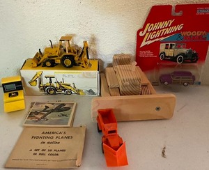 lot 243 image: Vintage Toy LOT - John Deere Clock, Americas Fighting Planes Picture Pack, CAT, Johnny Lightning