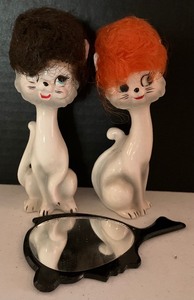 lot 270 image: Two Vintage Cat Figurines- TII Wayzata Minnesota Made in Japan and Small Mirror