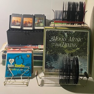 lot 256 image: Vintage Music LOT Vinyl, 8-Track, MCM record holders