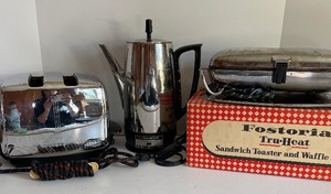 lot 176 image: Vintage Small Kitchen Apppliances Lot Chrome Sunbeam Toaster