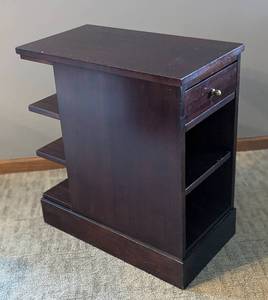 lot 20 image: Bernhardt Mahogany End Table