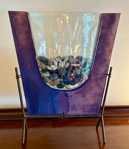 lot 65 image: Elegant Purple and Clear Vase with Rocks