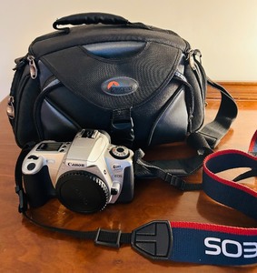 lot 50 image: Canon Rebel with Tripod and Case