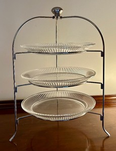 lot 52 image: Clear Glass Three Tier Dessert  Cake Tray