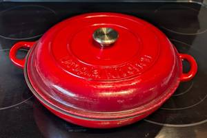 lot 41 image: Utopia Red Enamel Cast Iron Covered Skillet