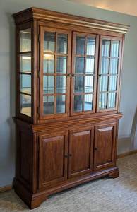 lot 1 image: Beautiful Wood and Glass Display Hutch