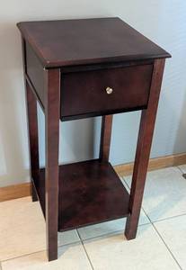 lot 125 image: Petite Mahogany Side Table
