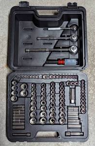 lot 108 image: Husky Ratchet Socket Set