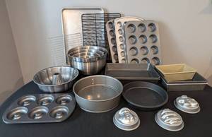lot 93 image: Assorted Baking Pans