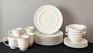 lot 96 image: Villeroy & Boch Assorted White Dishes