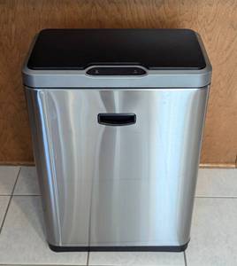 lot 95 image: Stainless Steel Motion Sensor Trash Can