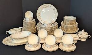 lot 49 image: Pope Gosser Floral Dish Set