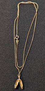 lot 48 image: 14k Yellow Gold Ballet Slippers Pendant and 20 Box Chain
