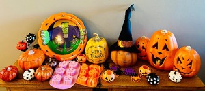 lot 81 image: Variety of Fun Halloween  Fall Home Decor and More
