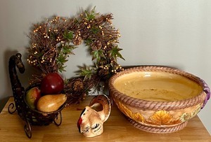 lot 84 image: Pretty Fall Lot of Home Decor