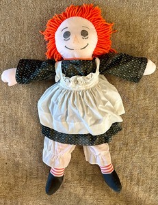 lot 110 image: Large Vintage Raggedy Ann Cloth Doll