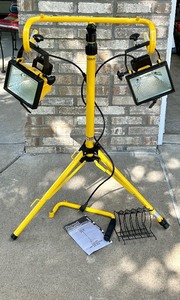 lot 122 image: New Regent TQS 1000 Standlight with Sled